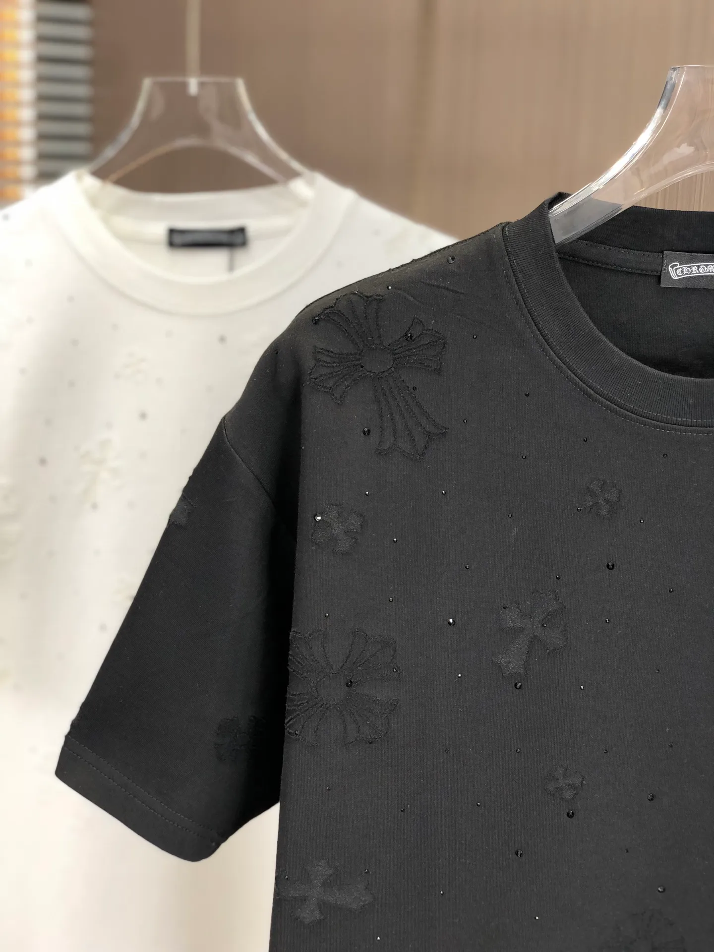 🅿️210 Cro 2025 Spring and Summer New Style Round Neck Short Sleeves Laser Burning Process ➕ Full Body Diamonds Made of High Weight 320g Double Yarn Combed Cotton Fabric Slightly Loose Fit The Fabric Feels Soft and Thick Same Style for Men and Women Color: Black White Code Number: SMLXLXXL